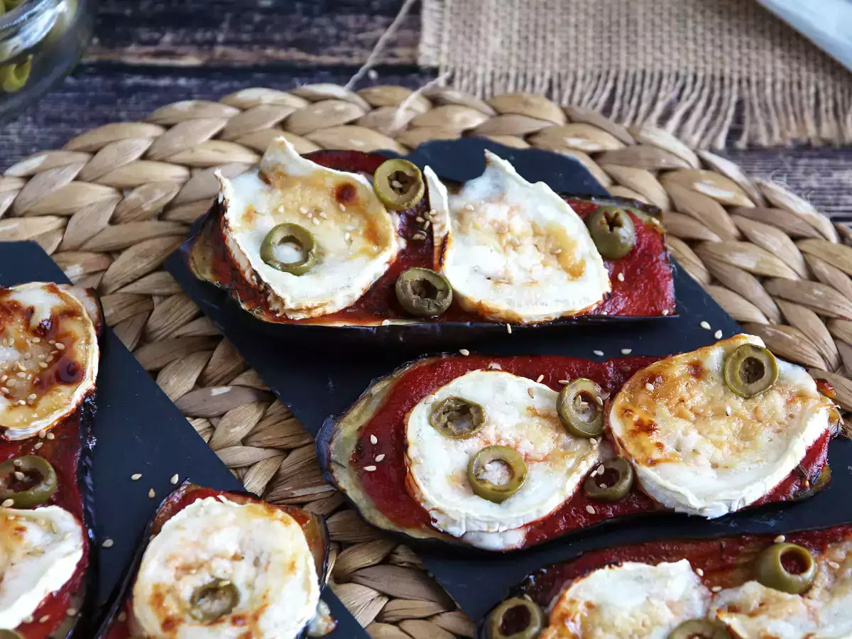 Toast z baklažánu s paradajkami a kozím syrom