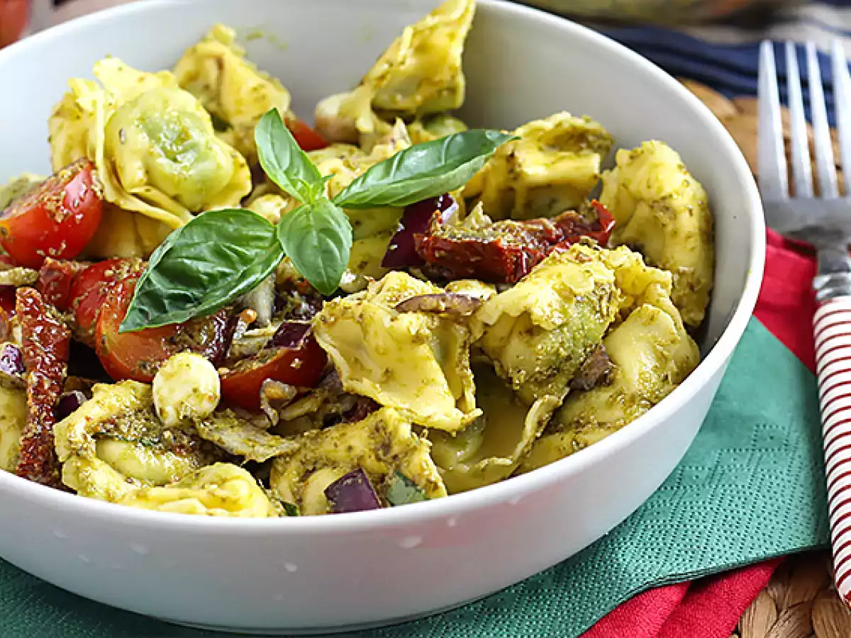 Tortellini a šalát s pestom - foto 2