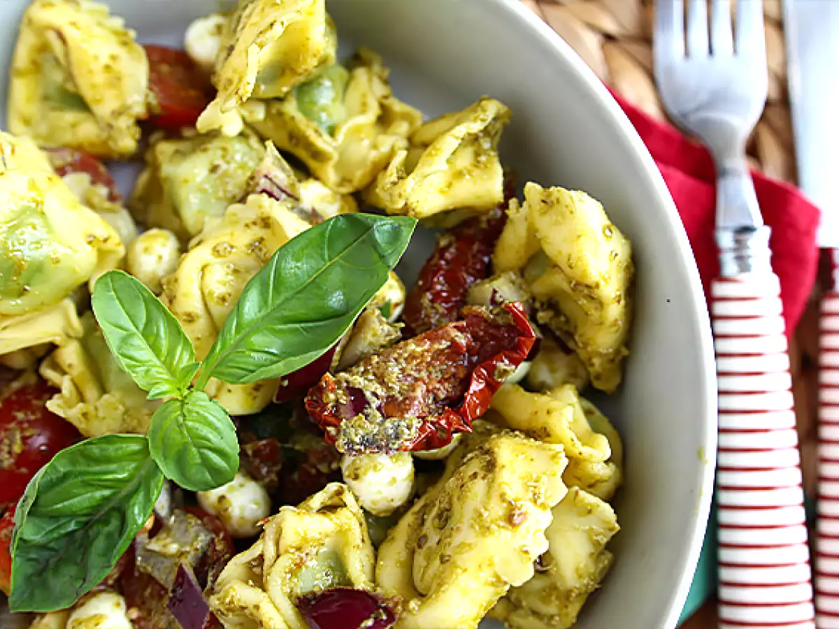 Tortellini a šalát s pestom - foto 4