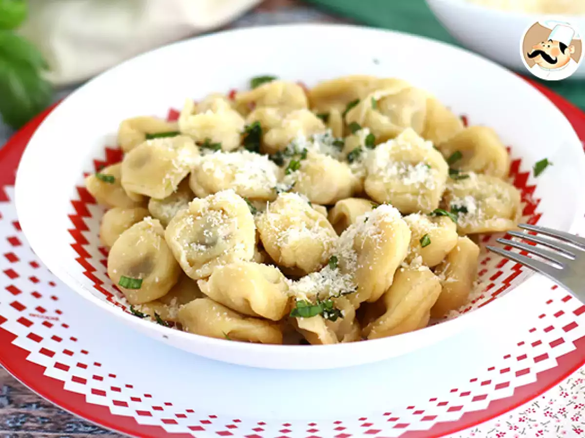 Tortellini s parmezánom, šunkou a bazalkou - foto 3