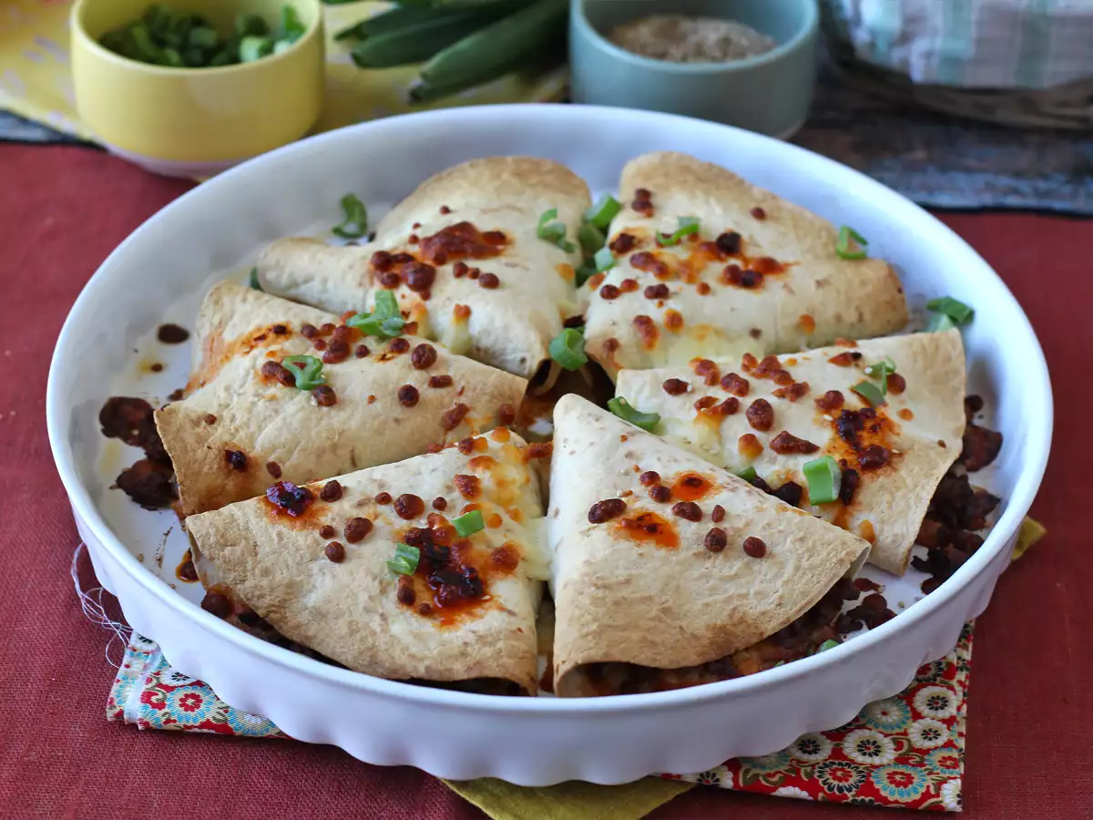 Tortilly pečené v rúre s quesadillou a pikantnou hovädzou náplňou - foto 6