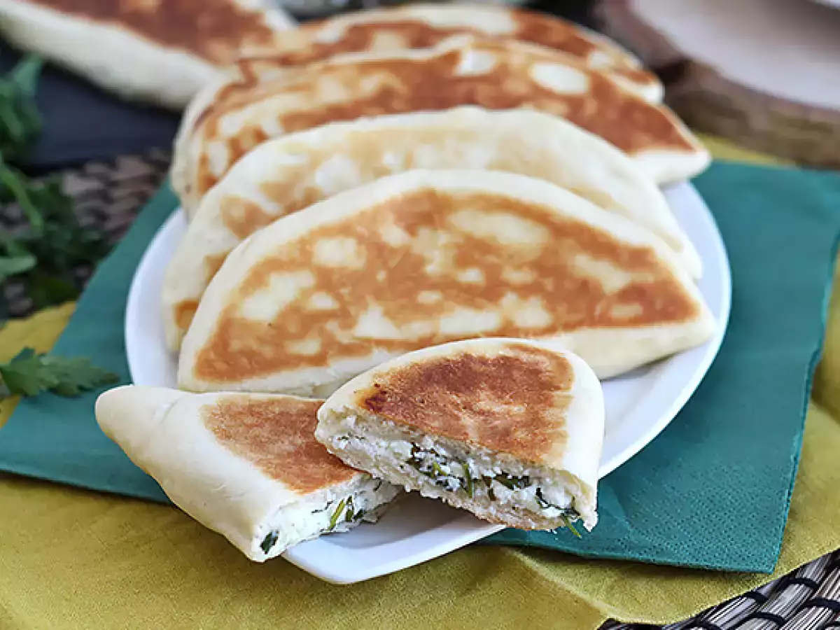 Turecké palacinky plnené fetou, citrónom a petržlenovou vňaťou - Gözleme - foto 2