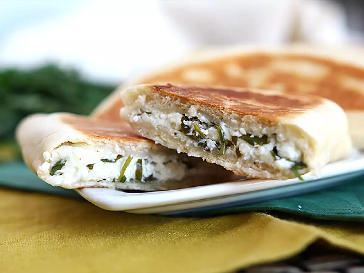 Turecké palacinky plnené fetou, citrónom a petržlenovou vňaťou - Gözleme - foto 3