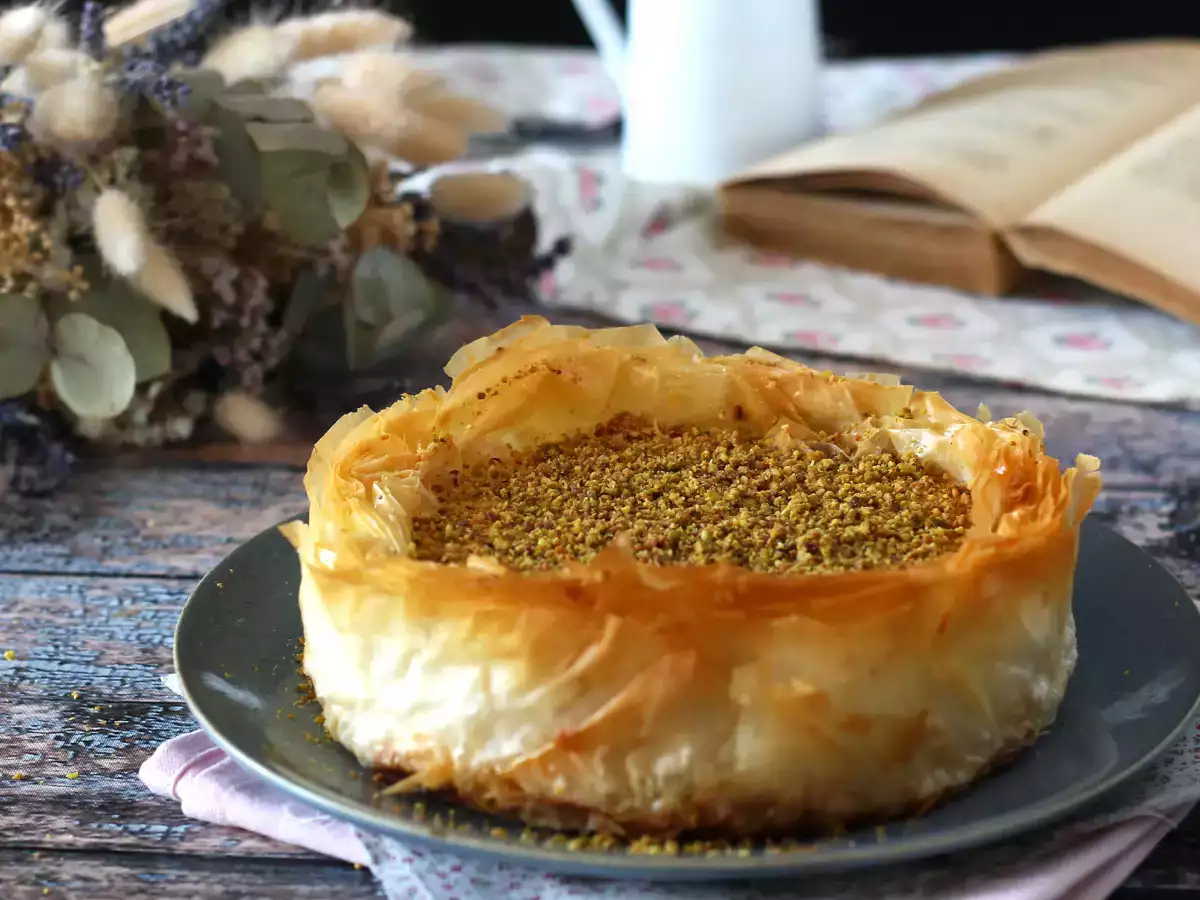 Tvarohový koláč na spôsob baklavy s pistáciami, chrumkavý a topiaci sa - foto 5