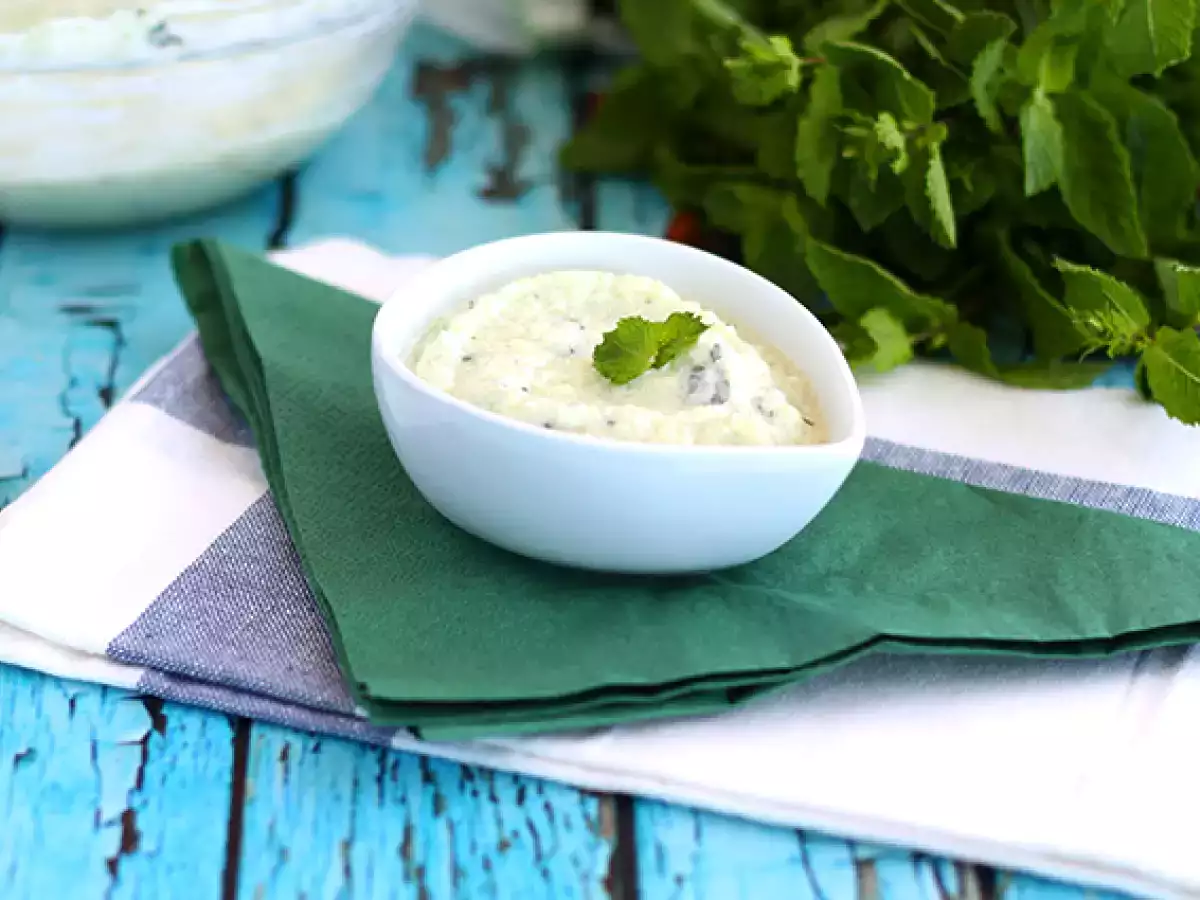 Tzatziki, grécka omáčka z uhoriek a jogurtu