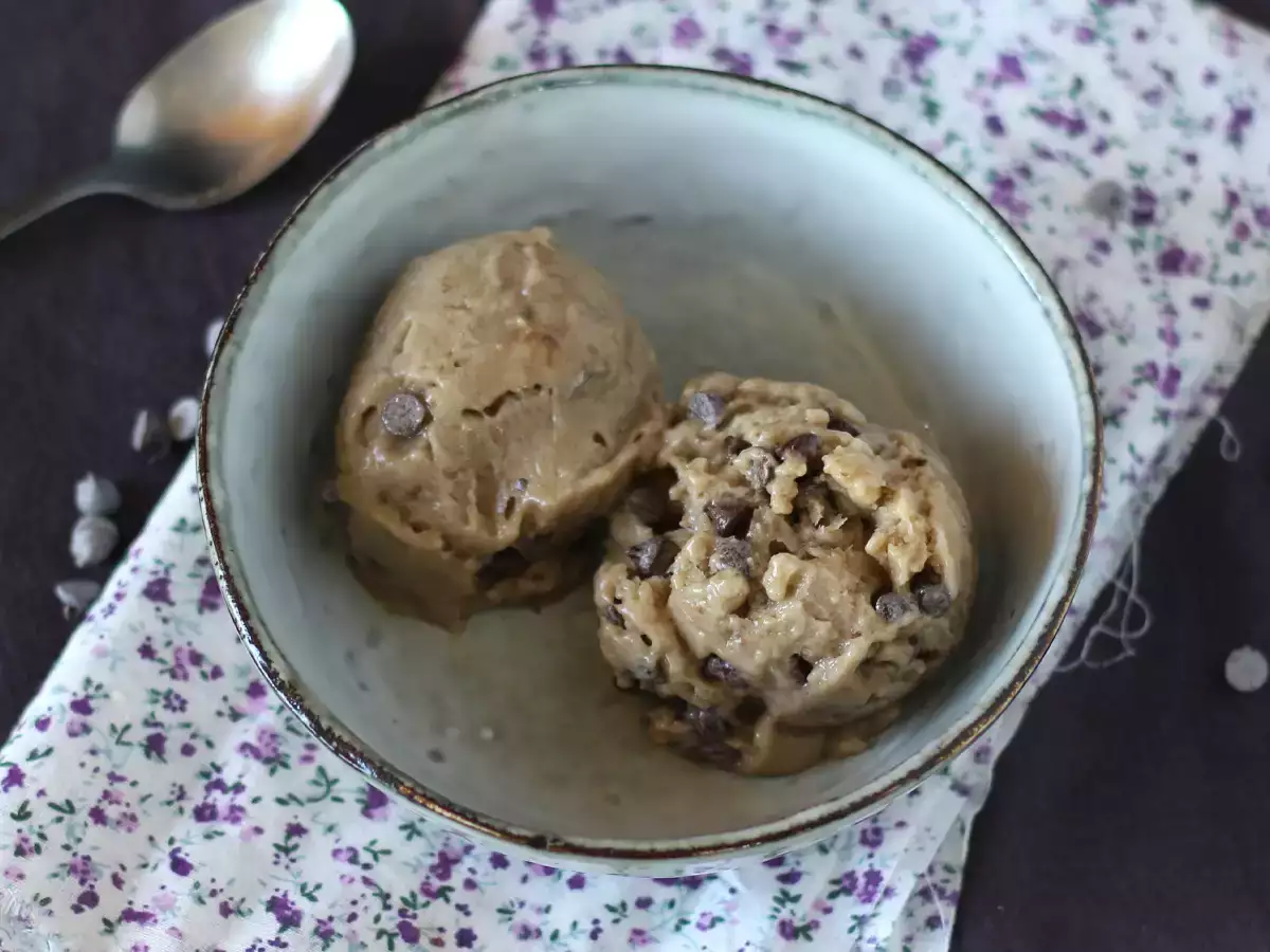 Vegánska banánová zmrzlina super jednoduchá na prípravu s príchuťou cookies! Vegánske sušienkové cesto - foto 4