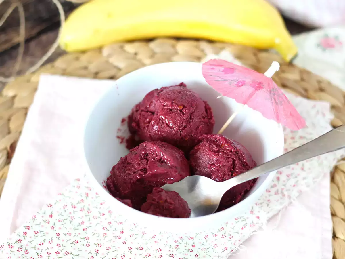 Vegánska červená ovocná zmrzlina: pekný krémový banán, super jednoduchá výroba! - foto 3