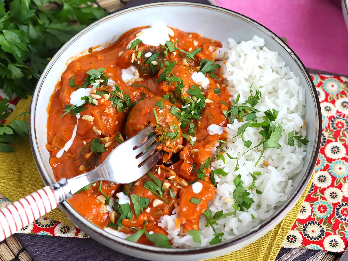 Vegánska Malai Kofta: cícerové mäsové guľky s paradajkovou omáčkou - foto 4