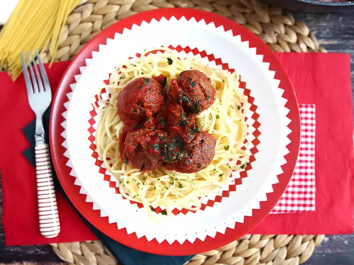 Vegetariánske mäsové guľky zo seitanu s paradajkovou omáčkou - foto 3