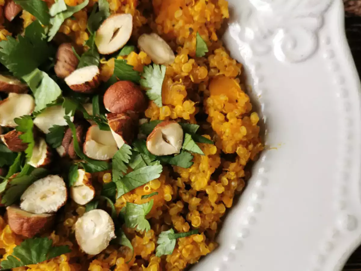 Vegetariánske rizoto s quinoou, maslovými orechmi, lieskovými orieškami a koriandrom - Quinotto - foto 2