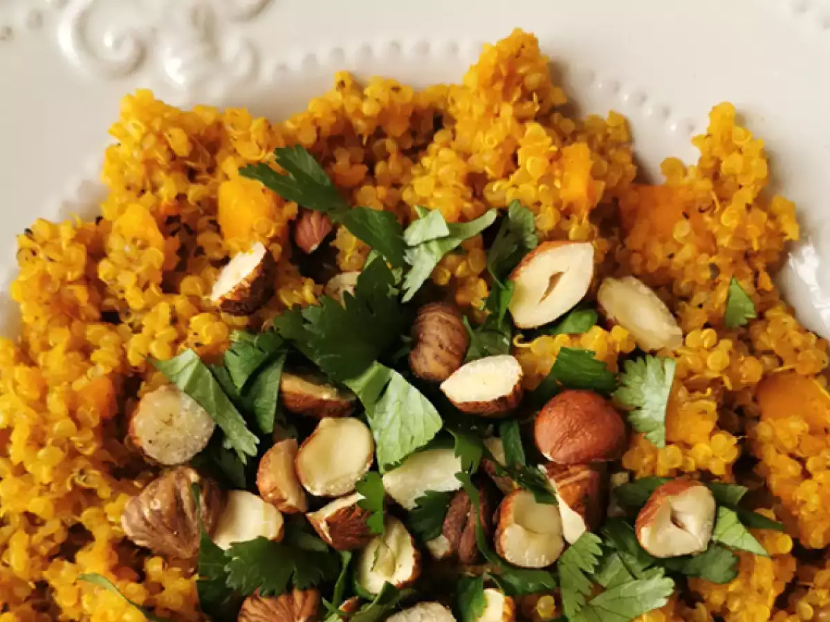Vegetariánske rizoto s quinoou, maslovými orechmi, lieskovými orieškami a koriandrom - Quinotto - foto 3