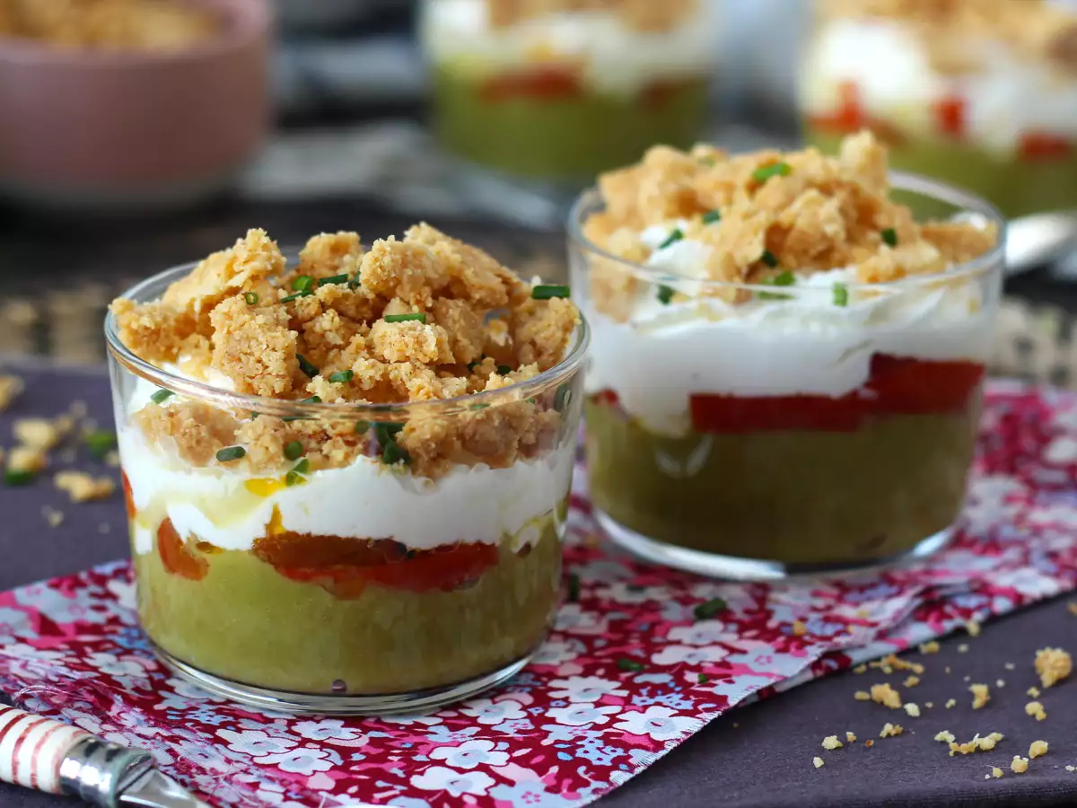 Vegetariánske verrines: hrachový krém, parmezánová omrvinka a mascarpone krém
