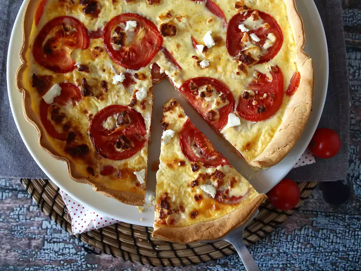 Vegetariánsky koláč s paradajkami a fetou, ideálny na piknik! - foto 2