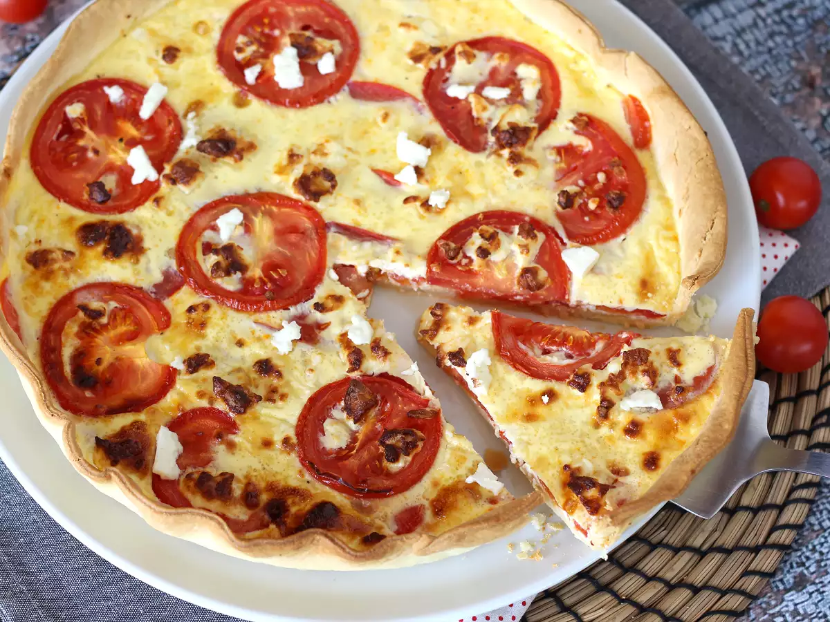 Vegetariánsky koláč s paradajkami a fetou, ideálny na piknik! - foto 4