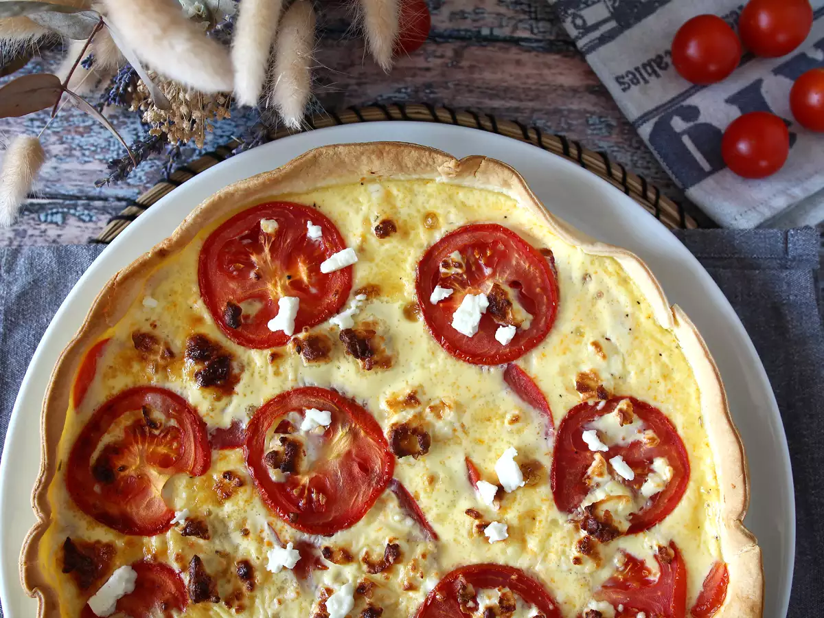 Vegetariánsky koláč s paradajkami a fetou, ideálny na piknik! - foto 5