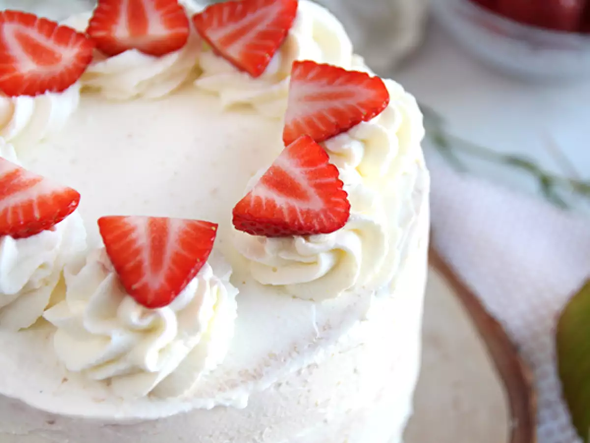 Vrstvový koláč s jahodami a mascarpone krémom - foto 4