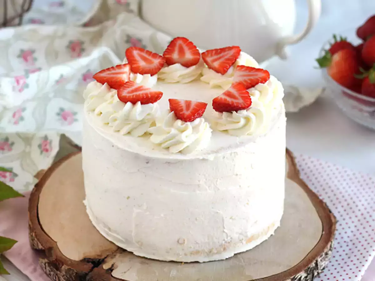 Vrstvový koláč s jahodami a mascarpone krémom - foto 5