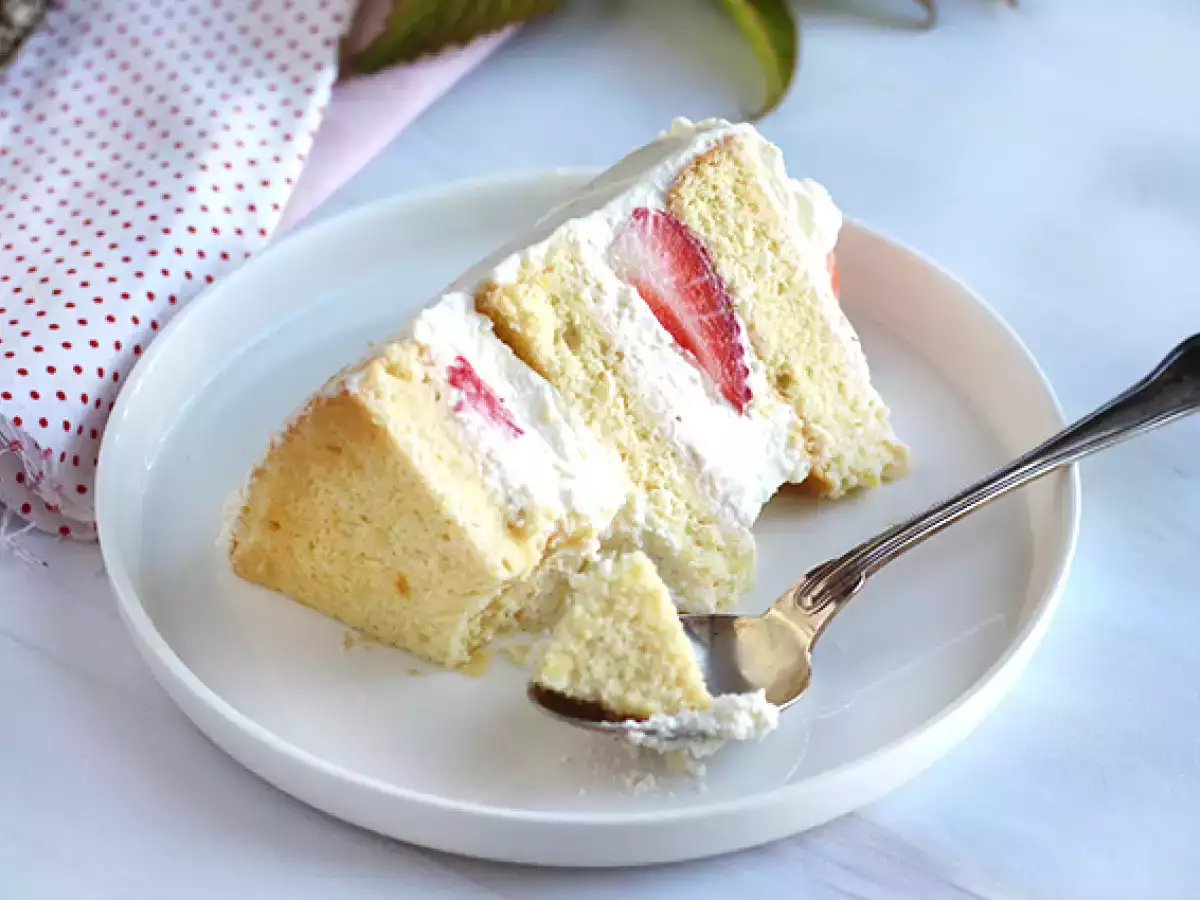 Vrstvový koláč s jahodami a mascarpone krémom - foto 7