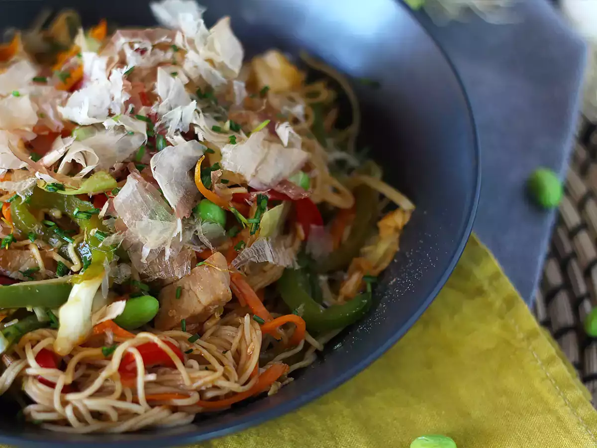 Yakisoba, vyprážané rezance so zeleninou - foto 2