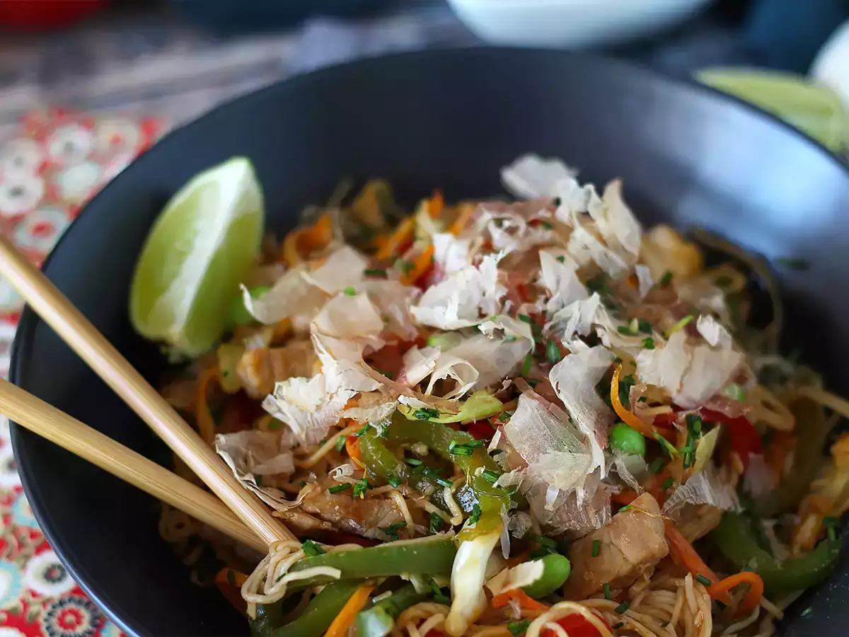 Yakisoba, vyprážané rezance so zeleninou - foto 4