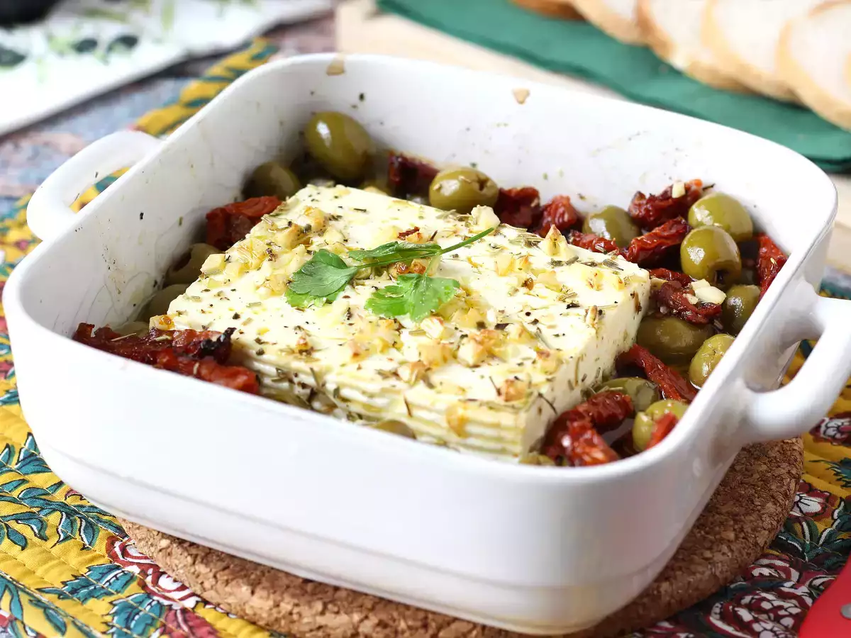 Zapečená feta so sušenými paradajkami a olivami na stredomorský spôsob - foto 4