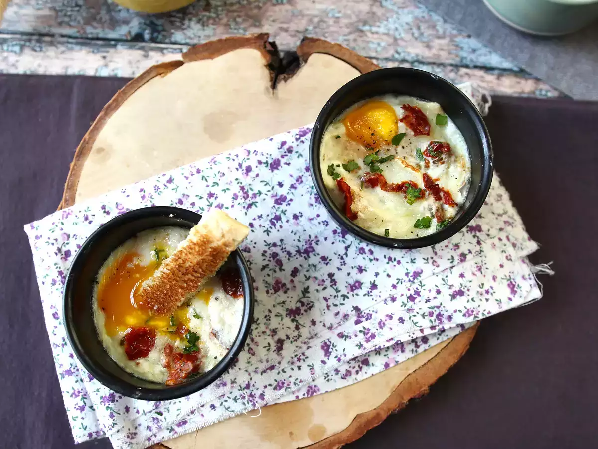 Zapekané vajcia s kozím syrom a sušenými paradajkami vo fritéze! - foto 5