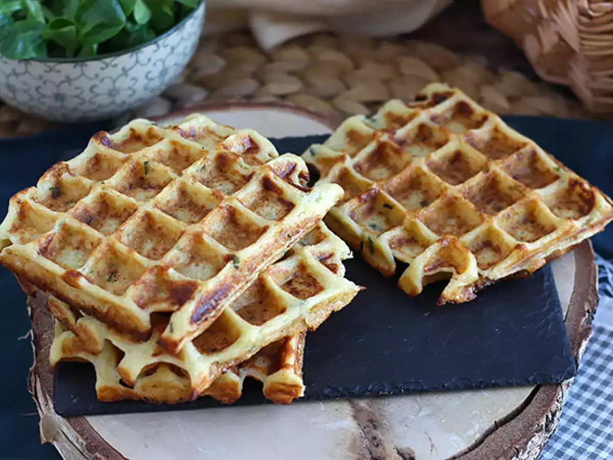 Zemiakové vafle - vafľový sendvič s údeným lososom a syrom fromage frais - foto 2