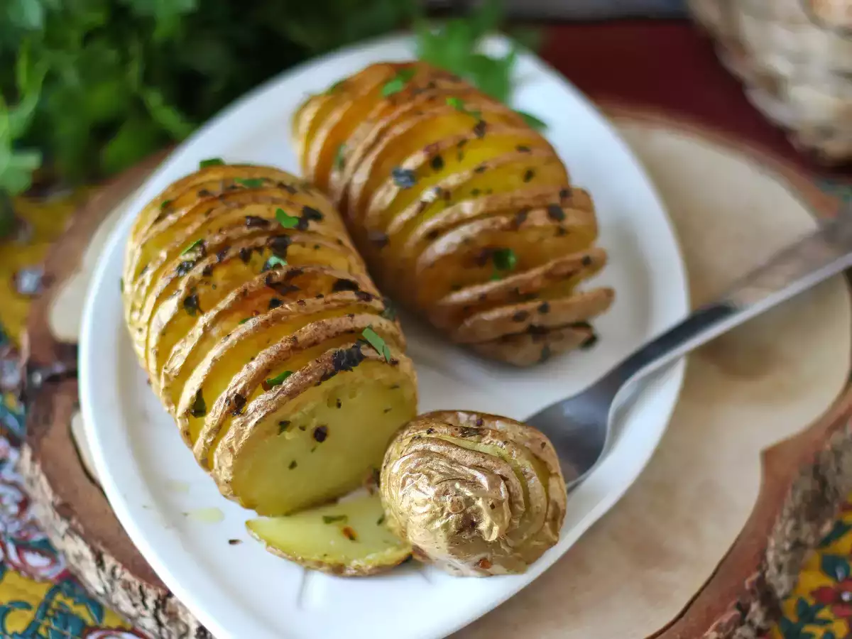 Zemiaky Hasselback vo fritéze: chrumkavé, rozplývajúce sa v ústach a veľmi jednoduché! - foto 3