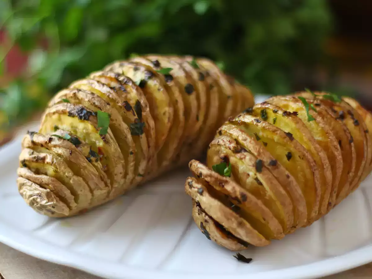 Zemiaky Hasselback vo fritéze: chrumkavé, rozplývajúce sa v ústach a veľmi jednoduché! - foto 4