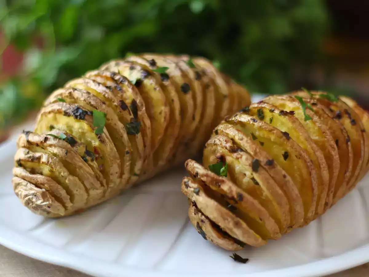 Zemiaky Hasselback vo fritéze: chrumkavé, rozplývajúce sa v ústach a veľmi jednoduché! - foto 6
